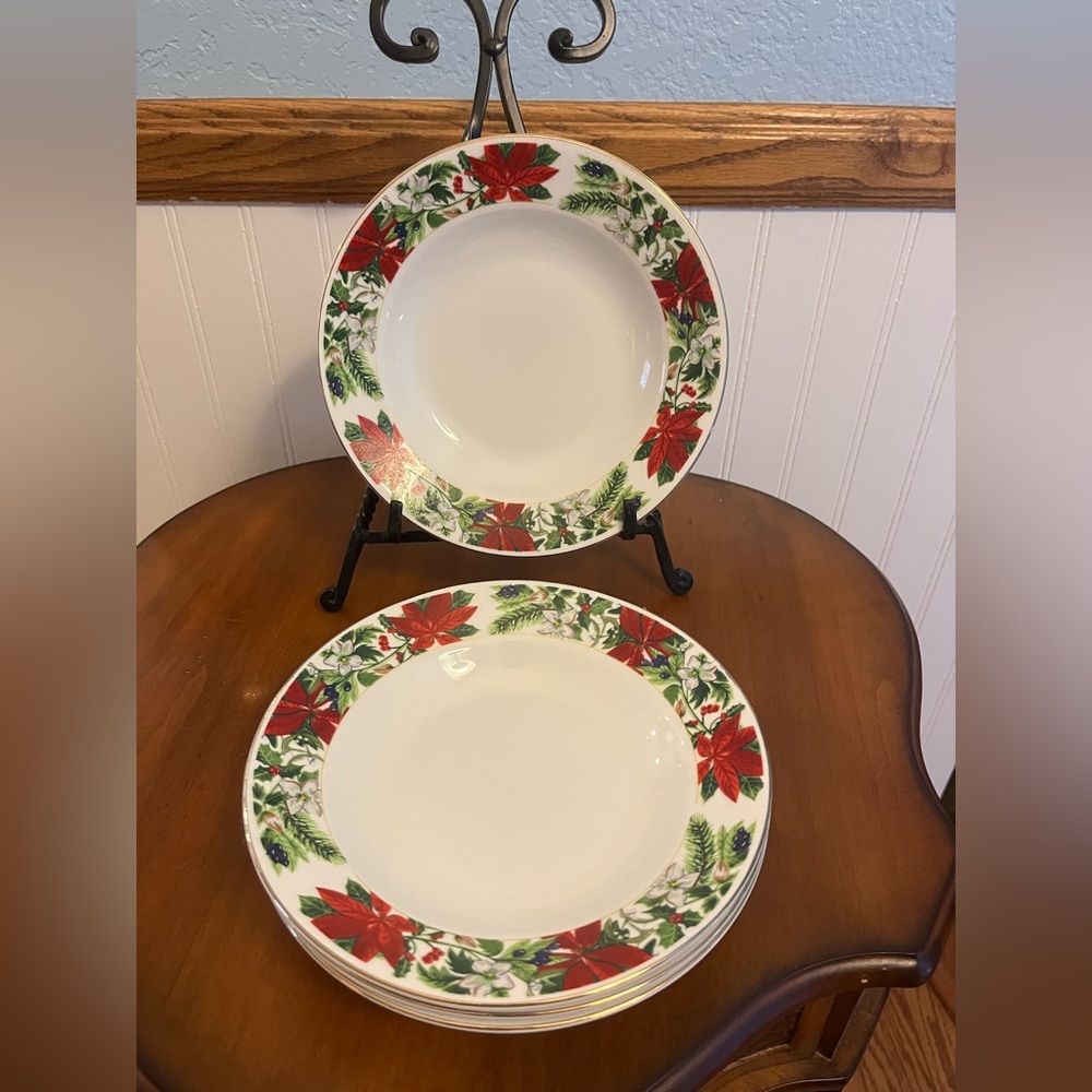 Gibson Home Holiday Poinsettia Bowls Gold Rim 6.5" Set of‎ 4 Excellent Condition